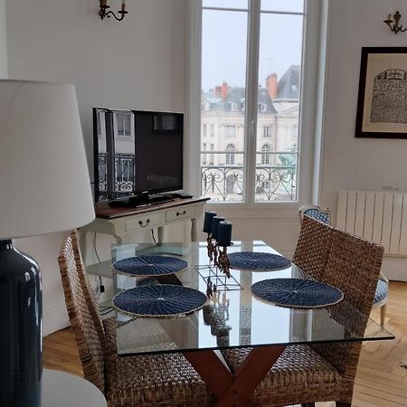 Appartement F3 Au Balcon De La Place Du Martroi Orléans Dış mekan fotoğraf